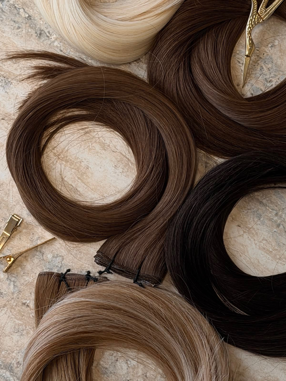 Tape-Ins oder Tressen: Welche Extensions passen zu dir?